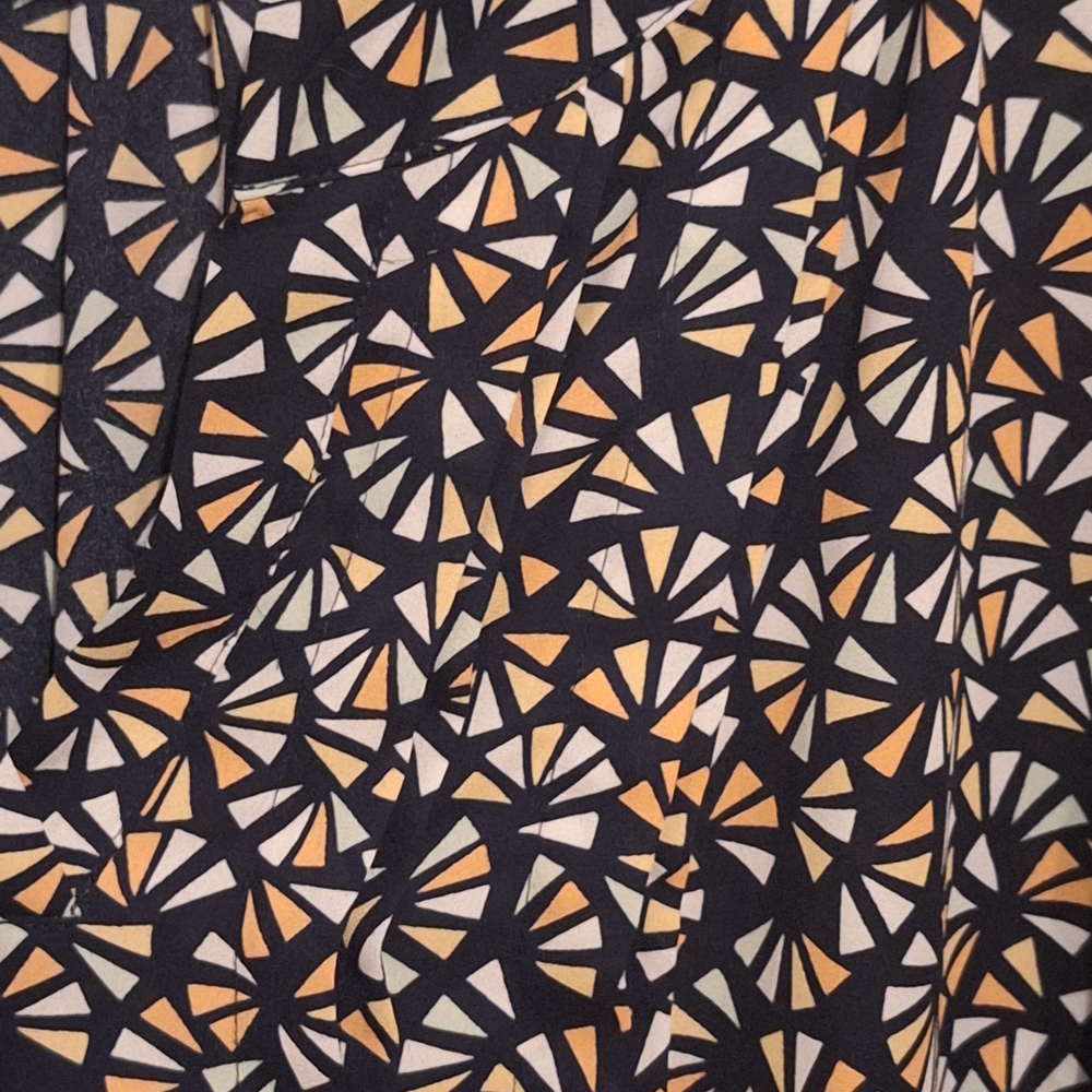 Liz Claiborne Stylish Women's Geometric Patterned Top - Picture 5 of 10